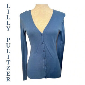 Lilly Pulitzer blue long‎ sleeve button down cardigan. Size XS